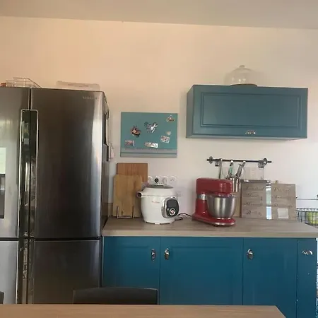 Maison A Etages Bord De *