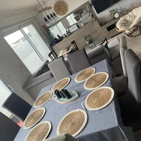 Maison A Etages Bord De *